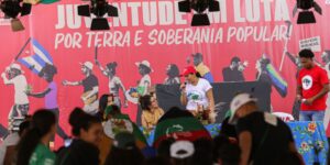 Juventude acampada debate luta pela terra e participação no poder