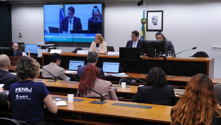 Debatedores defendem diploma de jornalismo como remédio contra notícias falsas – Notícias