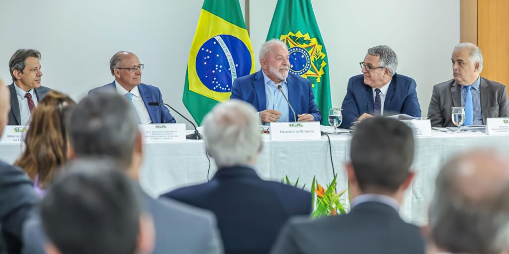 Grupo de empresários entrega propostas para melhorar acesso ao crédito