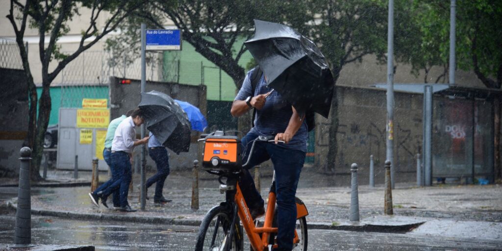 Rio de Janeiro tem recorde histórico de chuva em outubro