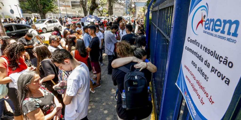 Primeira prova do Enem teve mais textos e nível de dificuldade médio