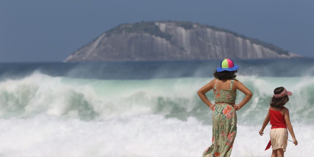 Praias do Rio de Janeiro continuam sob risco de fortes ondas