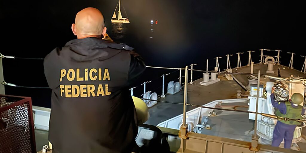 Marinha e PF encontram 2 toneladas de haxixe em veleiro na Bahia