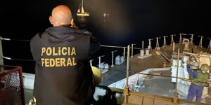 Marinha e PF encontram 2 toneladas de haxixe em veleiro na Bahia