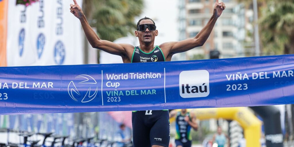 Brasil conquista dobradinha na Copa do Mundo de triatlo