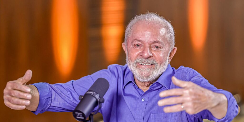 Argentina precisa de presidente que respeite a democracia, diz Lula