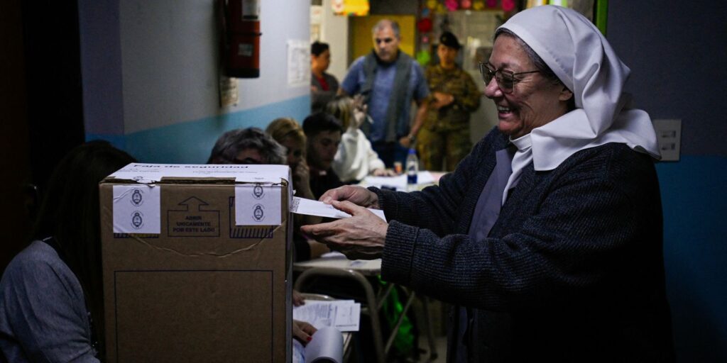 Argentinos começam a votar no segundo turno das eleições