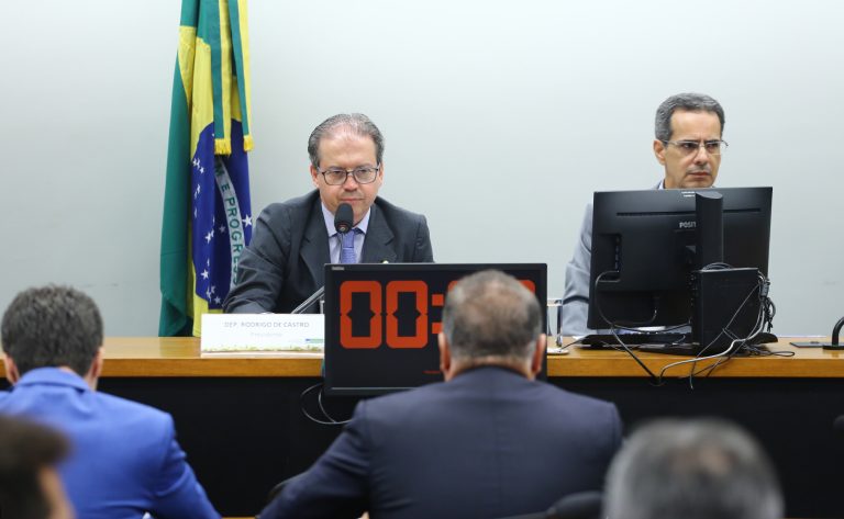 Deputados criticam ausência de presidente da Enel Brasil em audiência na Câmara – Notícias