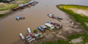 Após sofrer com nuvem de fumaça, chove em Manaus