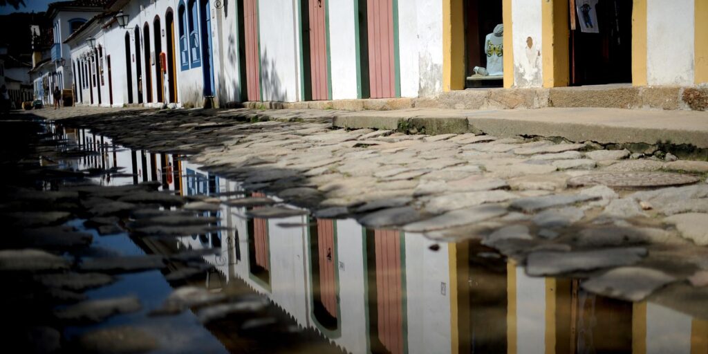 Falta de energia deixa Paraty às escuras no segundo dia da Flip