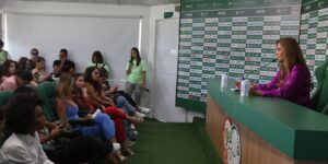 Palmeiras anuncia Abel Ferreira até 2025 em coletiva só para mulheres