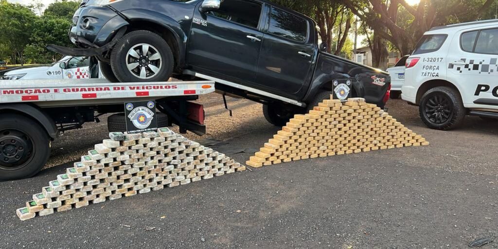 Policial rodoviário federal é preso na SP-27 por transporte de cocaína