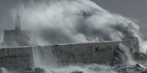 Tempestade Isha deixa milhares de britânicos sem energia