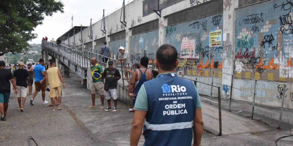 Órgãos públicos do Rio fazem operação para o fim da Feira de Acari