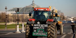 França tem 100 pontos bloqueados e 10 mil agricultores nas estradas