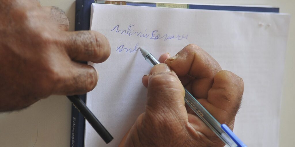 Saldos remanescentes do Brasil Alfabetizado vão para jovens e adultos