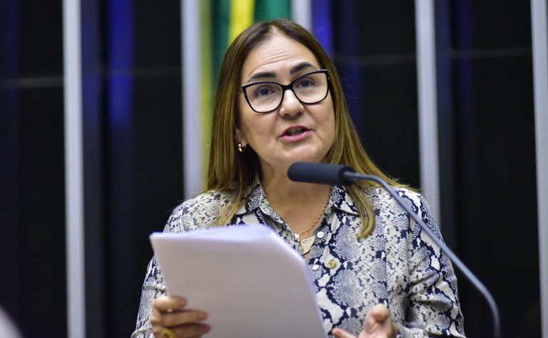 Projeto institui política nacional para promover mulheres em espaços de liderança – Notícias