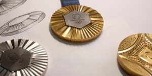 Medalhistas da Olimpíada de Paris levarão pedaço da Torre Eiffell