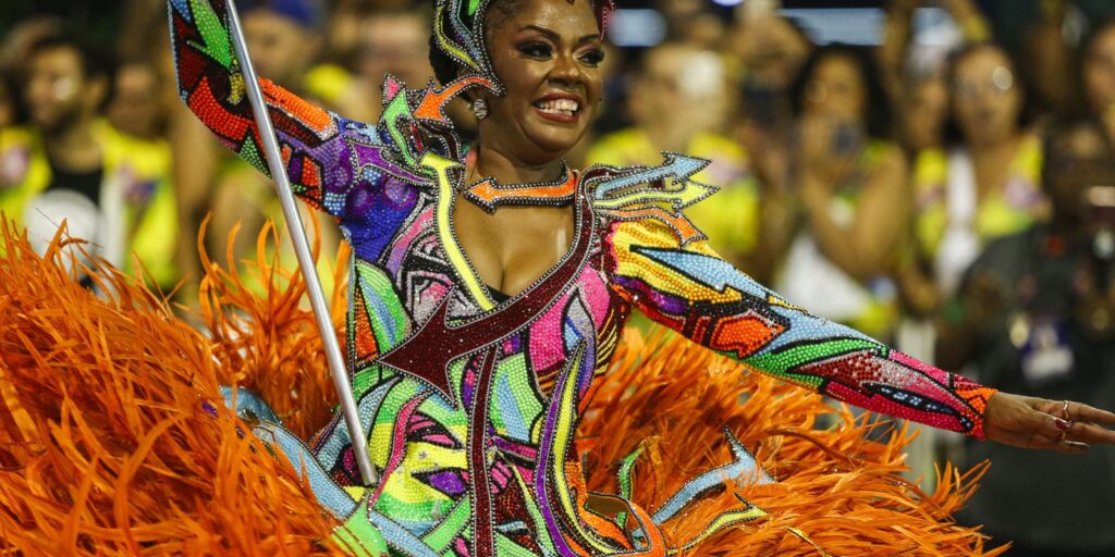 Veja imagens do segundo dia de desfile do carnaval de São Paulo