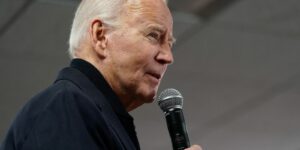 Biden diz que “Putin e seus capangas” causaram morte de Navalny