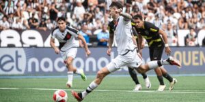 Vasco vira sobre Botafogo e entra no G4 do Cariocão