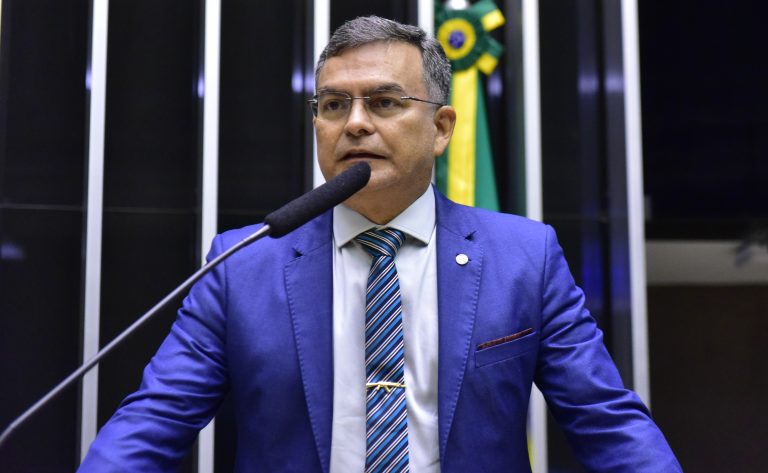 Projeto impede exigência de garantia para suspender cobrança de dívida de pequeno contribuinte – Notícias