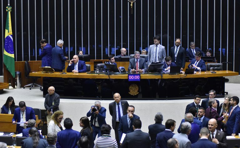 Câmara aprova uso até o fim do ano de recursos da Saúde antes destinados ao combate à Covid – Notícias