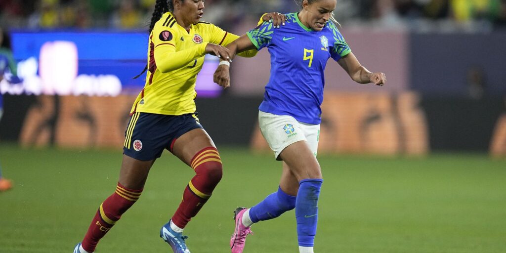 Seleção feminina de futebol vence e se classifica na Copa Ouro