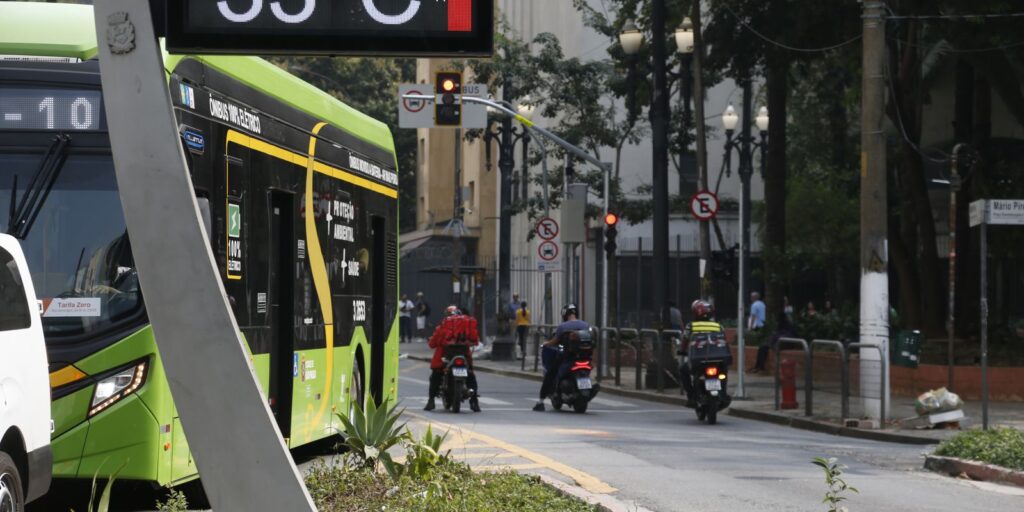 Tempo segue seco nesta sexta-feira na capital paulista