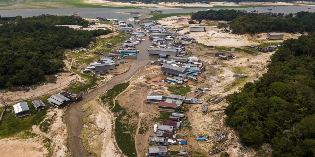 Prefeitura de Manaus começa a distribuir ajuda a afetados por seca