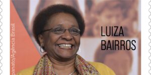 Selo dos Correios celebra Luiza Bairros, ex-ministra e ativista negra