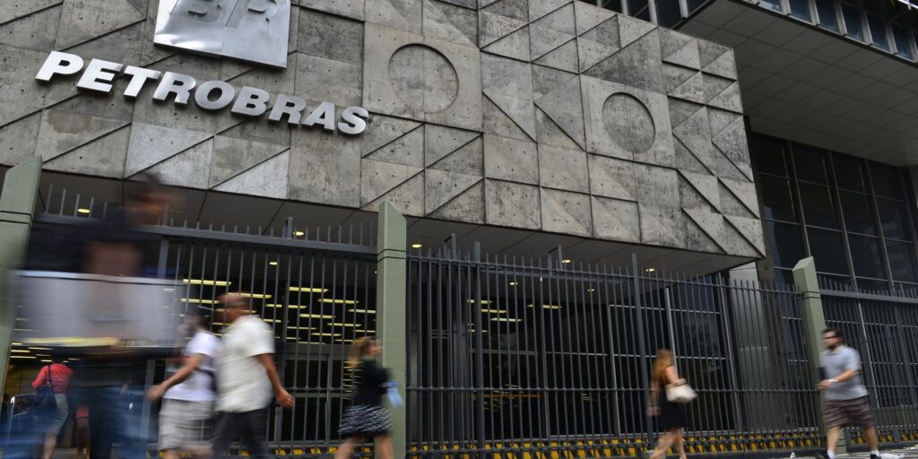 Petrobras atinge marca de 1 milhão de acionistas individuais na bolsa