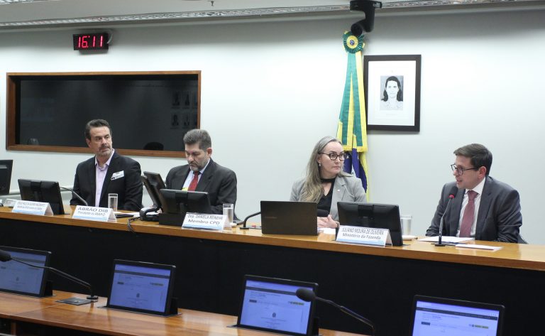 Debatedores divergem sobre efeitos da reforma tributária na compra de veículo por pessoa com deficiência – Notícias