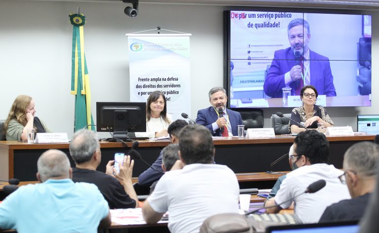 Servidores públicos criticam governo federal por falhas e lentidão em negociações salariais – Notícias