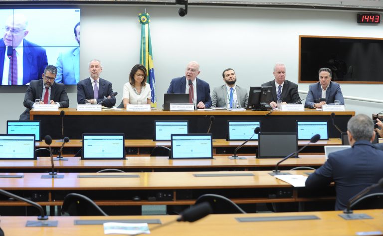 Câmara articula pacto entre governo e setor produtivo para reduzir emissões de gases poluentes – Notícias