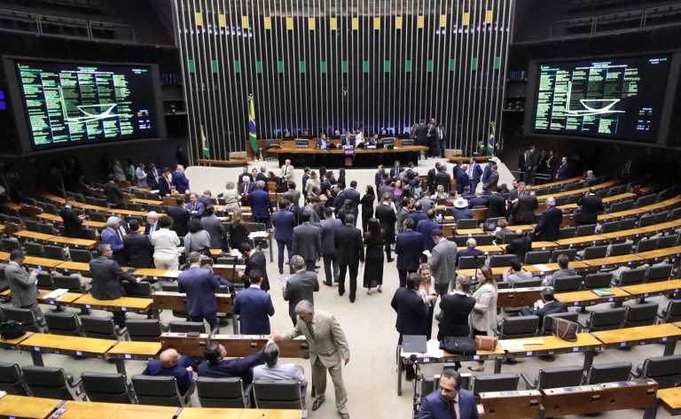 Deputados analisam projeto que regulamenta a reforma tributária; acompanhe – Notícias