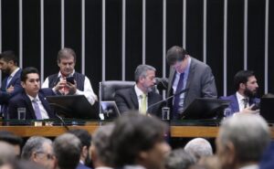 Plenário da Câmara retoma análise da proposta que muda abono salarial, acompanhe – Notícias