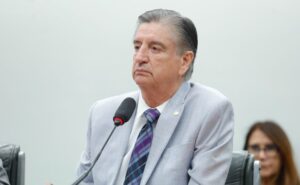 Deputados querem reverter decisão do Supremo sobre transferência de autorização de serviço de taxista – Notícias