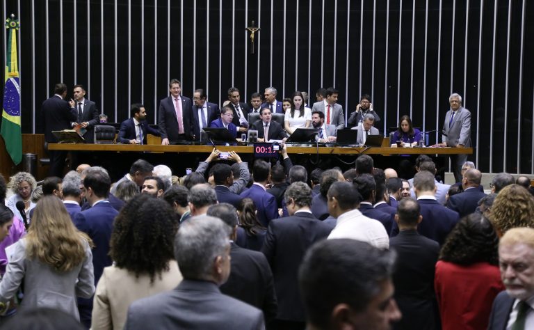 Plenário da Câmara tem 24 projetos em pauta nesta semana – Notícias