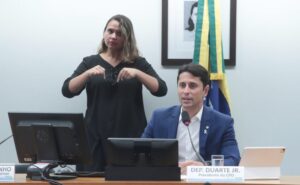 Projeto define computador, tablet e celular como produtos essenciais, com garantia de 2 anos – Notícias