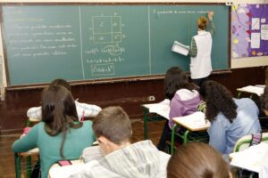 Comissão discute descumprimento de piso salarial dos professores – Notícias
