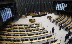 Câmara aprova proposta que aumenta pena para injúria racial contra mulheres e idosos – Notícias