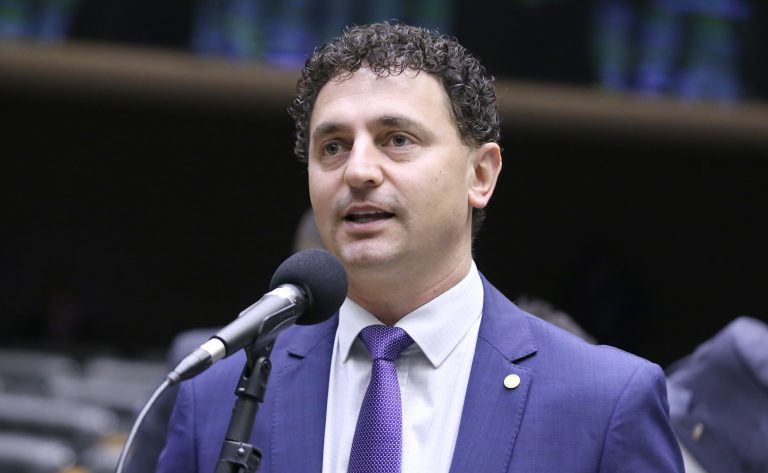 Projeto cria programa de apoio a pessoas com esclerose múltipla e reconhece a doença como deficiência – Notícias