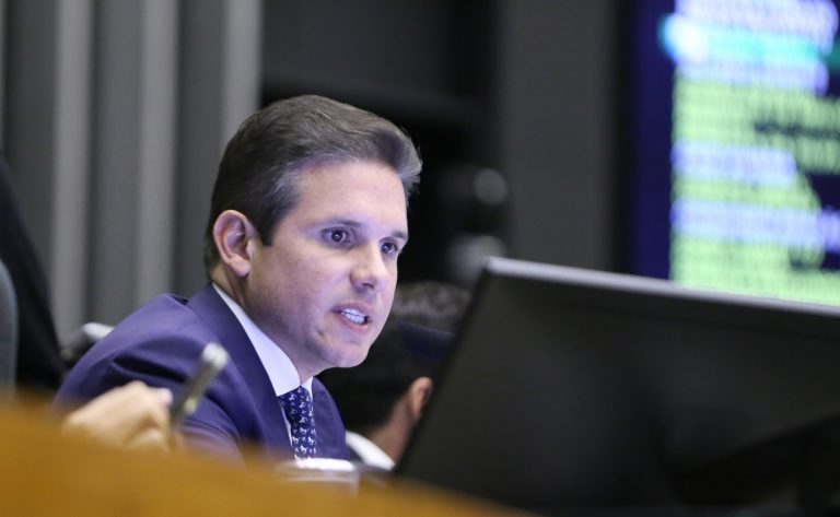 Deputados analisam projeto que transforma cargos do STJ; acompanhe – Notícias