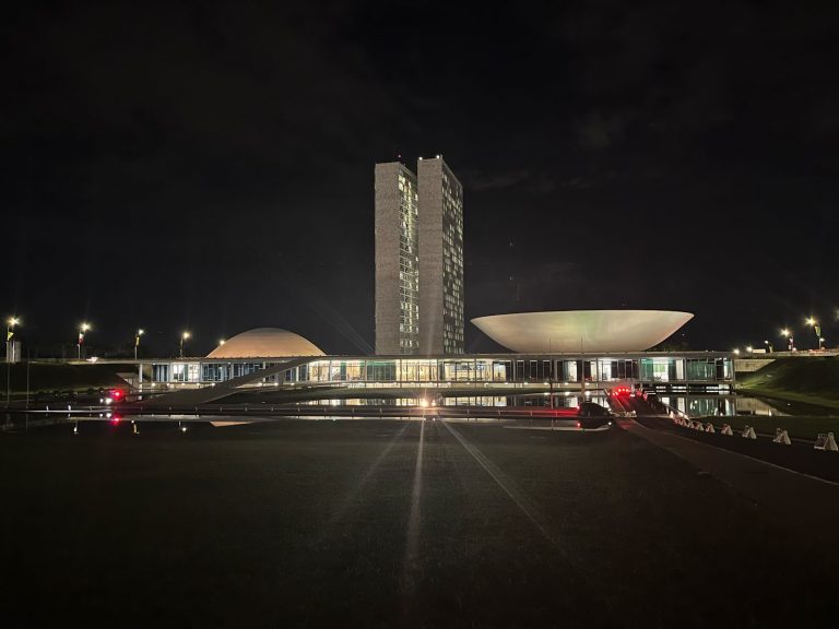 Congresso se ilumina de marrom como parte da campanha de prevenção à cegueira – Notícias