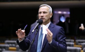 Comissão aprova porte de arma para agentes socioeducativos e oficiais de justiça – Notícias