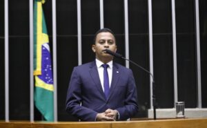 Comissão aprova proposta que permite deduzir aparelho auditivo do Imposto de Renda – Notícias