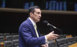 Deputados pedem apuração de fraude bilionária no INSS – Notícias