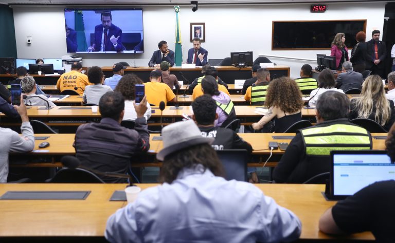 Governo e oposição se unem para superar precarização no trabalho dos entregadores de aplicativo – Notícias