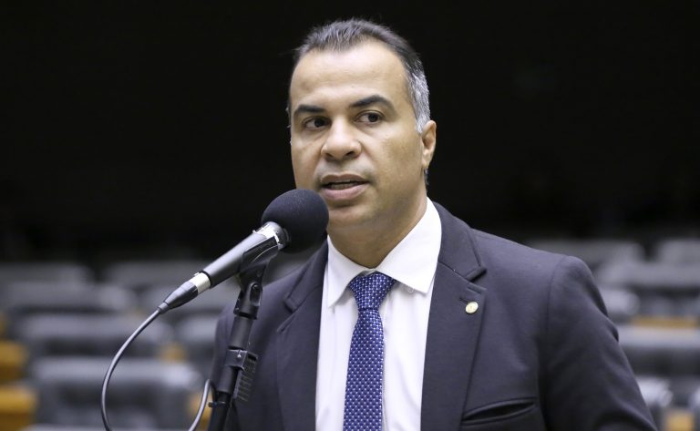 Comissão aprova prazo para cartórios informarem sobre nascimentos sem nome do pai – Notícias